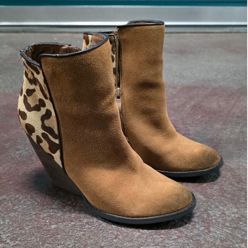 Very Volatile Women Chatter Booties US 7 Brown Leopard Leather Calf Hair Heel